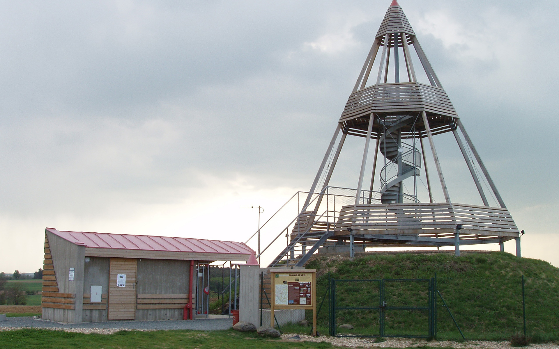 Vodojem a vodohospodářská stavba projektovaná atelierem PRATIS